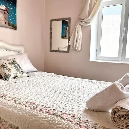 Apartment In A Historical House In Carsi